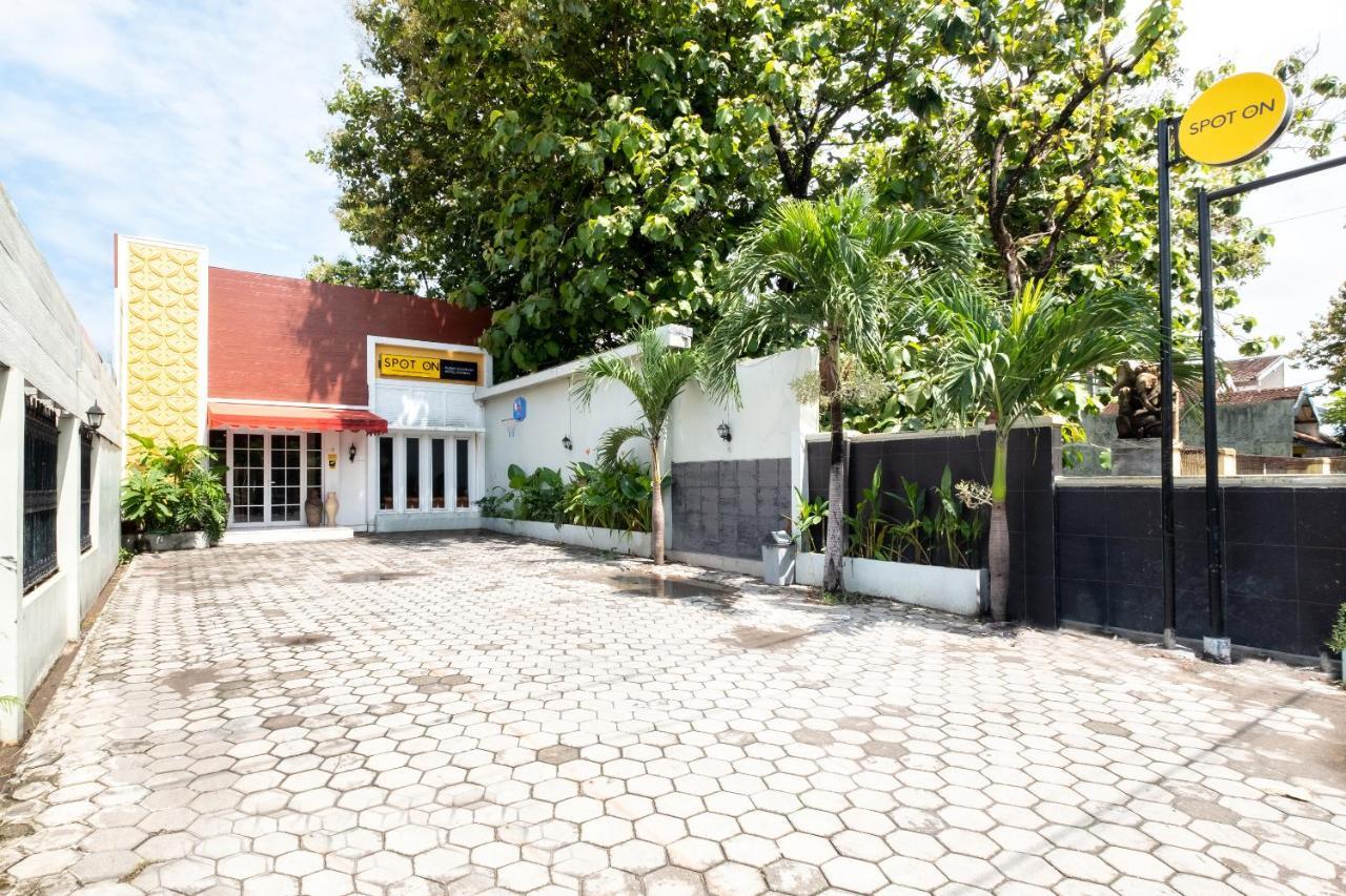 Spot On 2419 Rumah Nugraha Hotel Syariah Yogyakarta Extérieur photo